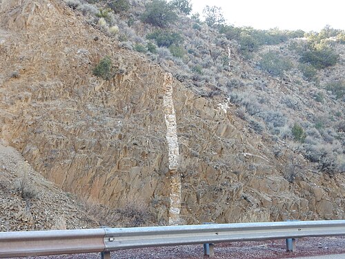 Pegmatite dyke intruding quartzite in Marquenas Formation, New Mexico, United States