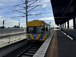 A Comeng train on a Flinders Street via City Loop service arrives at Platform 1, August 2024