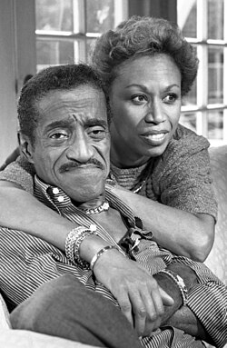 Davis with his third wife, Altovise Gore, in 1986