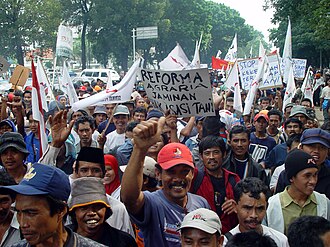 Farmers protesting for land reform in Indonesia, 2004