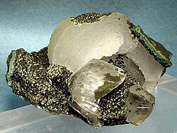 Crystals of epistilbite and calcite in a vug in Deccan Traps basalt lava from Jalgaon District, Maharashtra