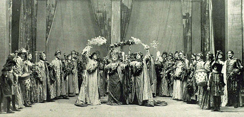 Centre: Marion, Kate and Ellen Terry and, far right, Fred Terry at Ellen's Silver Jubilee matinée, Drury Lane, 12 June 1906. Everyone shown was a member of the Terry family.