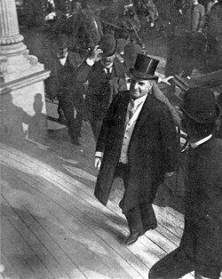 McKinley entering the Temple of Music on September 6, 1901, shortly before the shots were fired