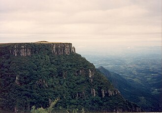 A cliff at the Paraná Magmatic Province. Rio do Rastro, Santa Catarina. One can see the near vertical escarpment of silicic succession from waning-stage volcanism.