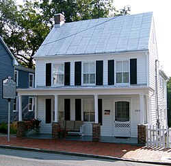Cline's house on South Kent Street in Winchester, Virginia where she lived from age 16 to 21.[4]