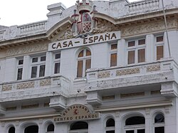 Casa España, established in 1917 by the Spanish Society of Socorros Mutuos. It was formed between 1936 and 1938. Plaza de Armas (Muñoz Gamero Park).