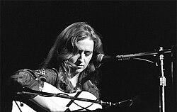 Raitt performing at the Berkeley Community Theater, 1976–1977
