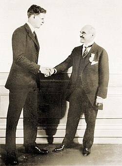 Lindbergh accepts the prize from Raymond Orteig in New York, June 16, 1927[87]