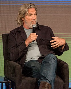 Bridges at an event for The Giver in 2014