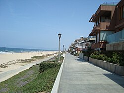 Bike trail in Manhattan Beach