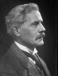 Ramsay MacDonald, a political spokesman for internationalism
