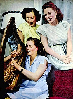 O'Hara (right) with sisters Margot and Florrie in 1947