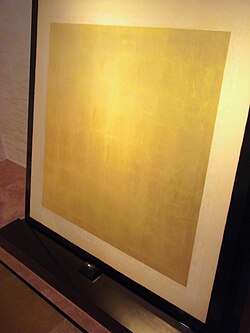 A 5 mm (0.20 in) gold nugget (dot in front of frame) can be hammered into a gold foil of about 0.5 m2 (5.4 sq ft) in area.