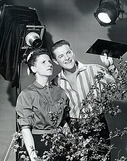 Ann B. Davis and Cummings in The Bob Cummings Show (rerun as Love That Bob)