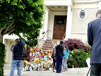 Floral tributes to Williams at the San Francisco Pacific Heights home used for the filming of Mrs. Doubtfire, August 2014