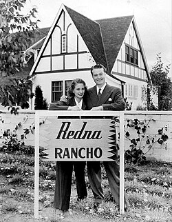 Skelton and Edna at home, 1942