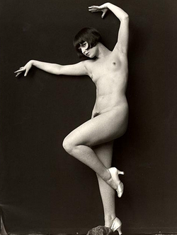 Brooks sued the glamour photographer John de Mirjian to prevent him from distributing his nude portraits of her.[114]