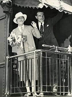 Swanson and Henri de la Falaise leaving Los Angeles for New York, July 1925