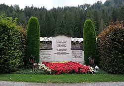 Strauss' grave in 2024