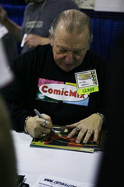 Grell at the 2007 Pittsburgh Comicon.