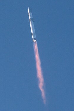 Starship during the first flight attempt. Several engines failed on the first stage.