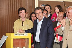Candidate Eduardo Frei casting his ballot in La Unión on 13 December 2009