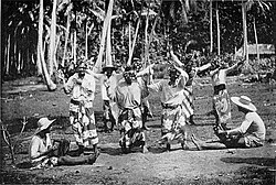 Tahitians wearing the pareo wrap-around garment and practising a ʻupaʻupa dance