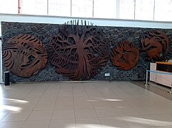 Decorative figures at the airport that incorporate elements of regional nature and the ancestral culture of the Mapuche people.