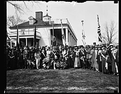 Daughters of the American Revolution at Mount Vernon in 1923.