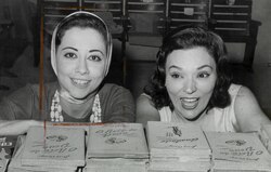 Fernanda Montenegro and Bibi Ferreira, 1972. National Archives of Brazil.