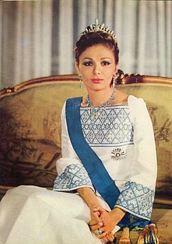 Farah Pahlavi, 1975