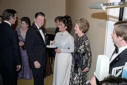 Taylor (center) with President Ronald Reagan (third from left) and First Lady Nancy Reagan (second from right) after an performance of The Little Foxes at the Kennedy Center in 1981