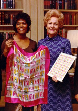 Warwick with First Lady Pat Nixon in 1971