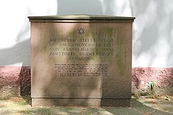 Memorial stone marking the site of the synagogue in the Lauerstrasse