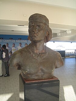 Colocolo bust at Estadio Monumental David Arellano