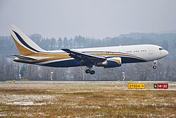 A Boeing 767-200 airplane similar to the one Drake acquired in 2020