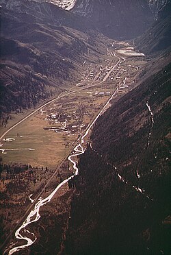 Aerial view of newly cut Boomerang Road (May 1972).