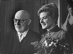 Bergman with Gustaf Molander, who directed her in Stimulantia