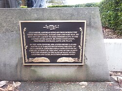 Inscription of the story of Gilgamesh on the statue