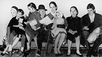 Chaplin with his wife Oona and six of their eight children (Jane and Christopher are absent) in 1961