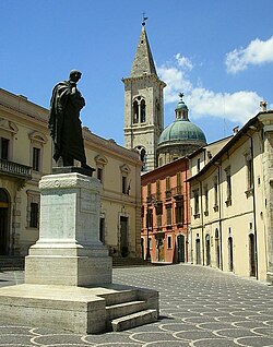 A statue of Ovid by Ettore Ferrari is shown in the Piazza XX Settembre in Sulmona, Italy. It is a duplicate of an 1887 original found in Constanța, Romania.