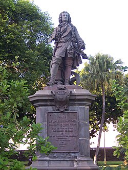 Statue of Mahé de La Bourdonnais in Saint-Denis