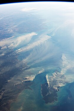 The northern coast of Australia is on the left, with Melville Island in the lower right.[51]