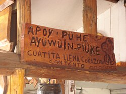 Chilean proverb written in Mapuche and Chilean Spanish. The Mapudungun alphabet used here does not reflect an agreed-upon standard. In fact, there are three distinct alphabets currently used to write the Mapuche language.[25]