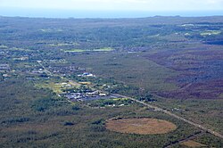 March 2015. Looking south toward the town of Pāhoa, and southwest toward the lava flow from Puʻu ʻOʻo – outlined by burned vegetation.