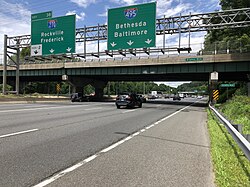 I-495 northbound approaching the exit for I-270 Spur, which provides access to I-270, in Bethesda