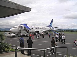 A Garuda Indonesia Boeing 737-400 at Adisutjipto Airport, 2008