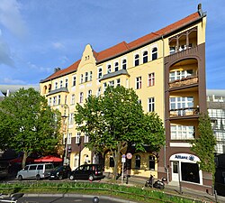 After their 1926 marriage, Weill and Lenya lived for a time in Georg Kaiser's apartment at Luisenplatz 3, Berlin-Charlottenburg; Kaiser preferred to live at his lake house.