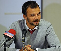 Hudson with Bahrain national football team in 2013