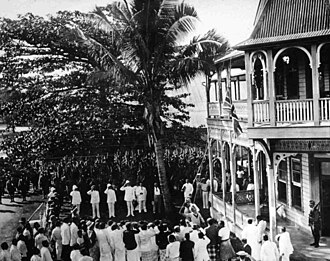 The Union Flag being raised at the courthouse at Apia on 30 August 1914